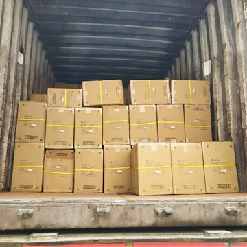 Los guantes de soldadura de seguridad en el trabajo de soldadura se están org...